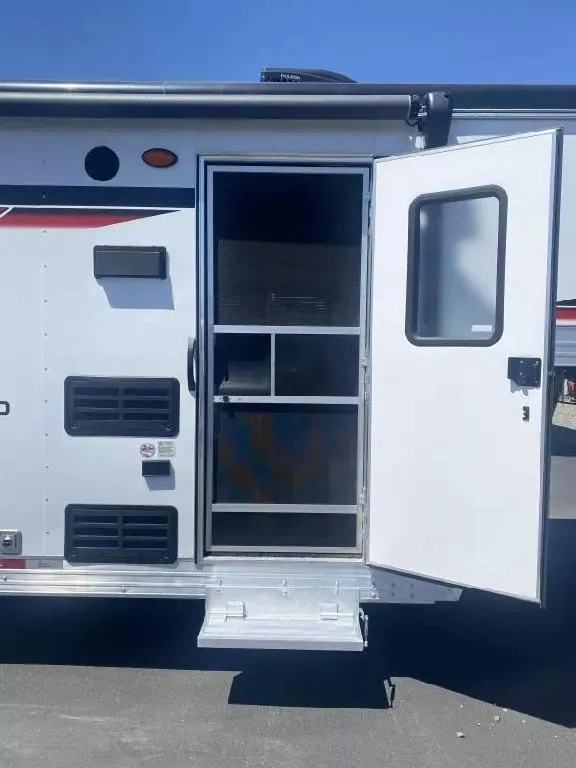 used Horse Trailers Bison Trailers  for sale, in Galt, CA Thumbnail 4