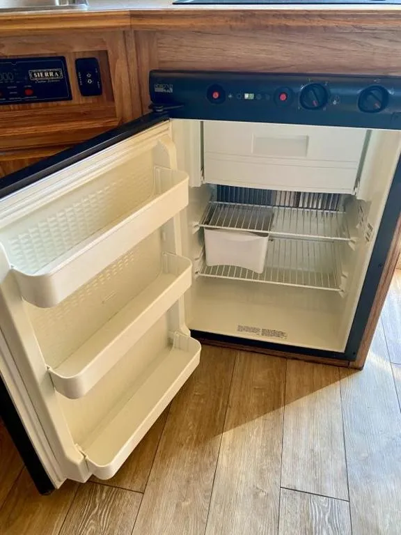 used Horse Trailers Exiss Trailers  for sale, in Galt, CA Thumbnail 9