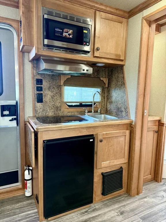 new Horse Trailers Merhow Trailers  for sale, in Galt, CA Thumbnail 31