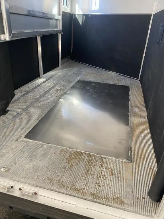 used Horse Trailers Exiss Trailers  for sale, in Galt, CA Thumbnail 19