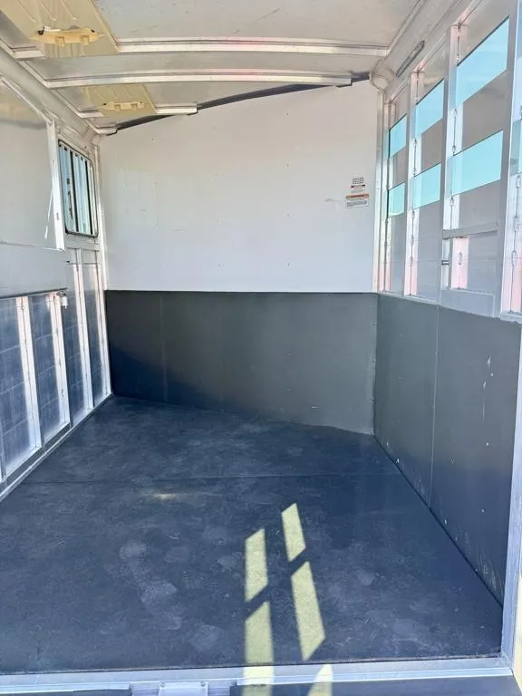 used Horse Trailers Sundowner Trailers  for sale, in Galt, CA Thumbnail 10
