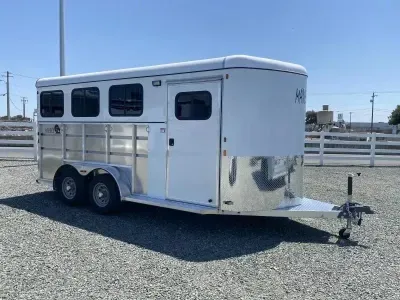 2026 Maverick Trailers 3 Horse Lite Deluxe Enclosed BP Trailer