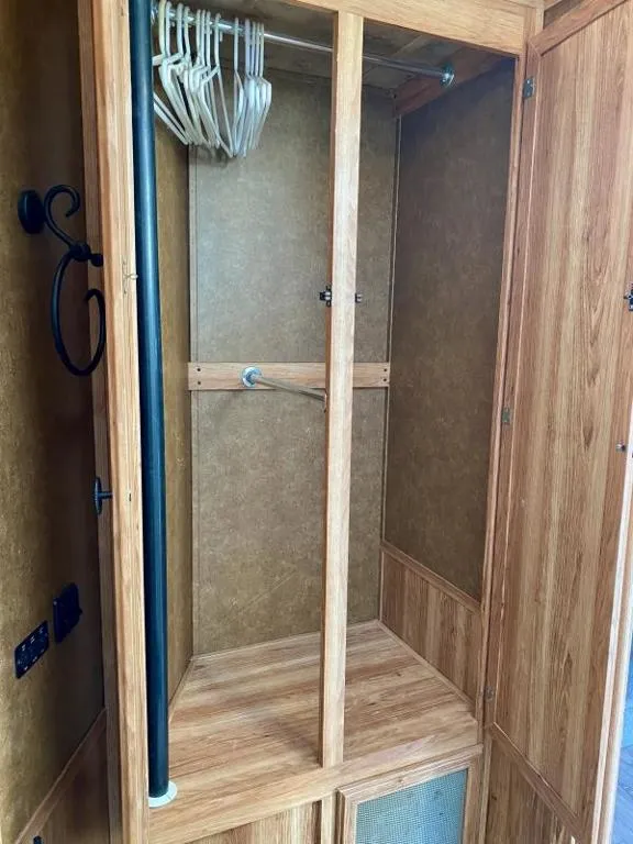 used Horse Trailers Exiss Trailers  for sale, in Galt, CA Thumbnail 15