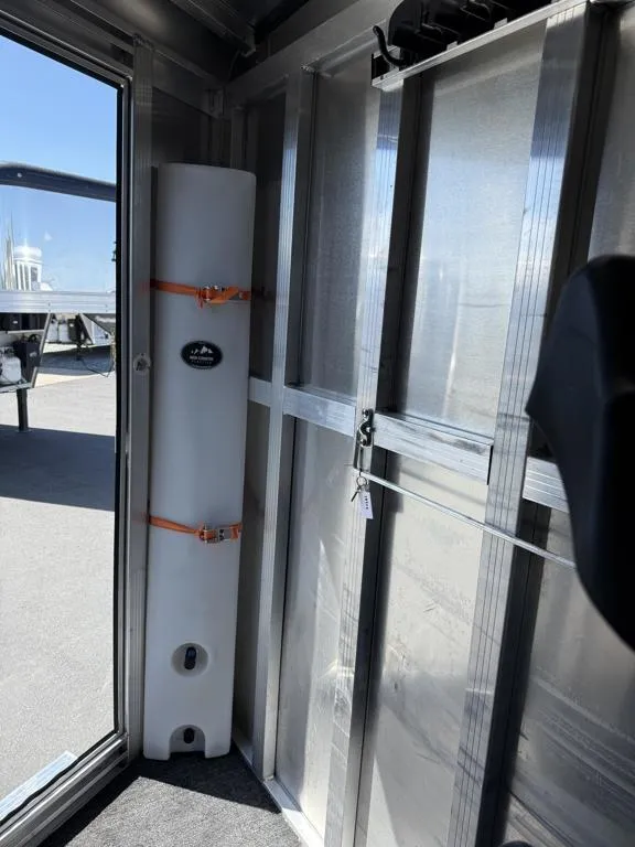 used Horse Trailers Exiss Trailers  for sale, in Galt, CA Thumbnail 27