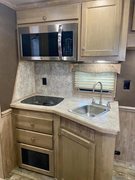 new Horse Trailers Merhow Trailers  for sale, in Galt, CA Thumbnail 9