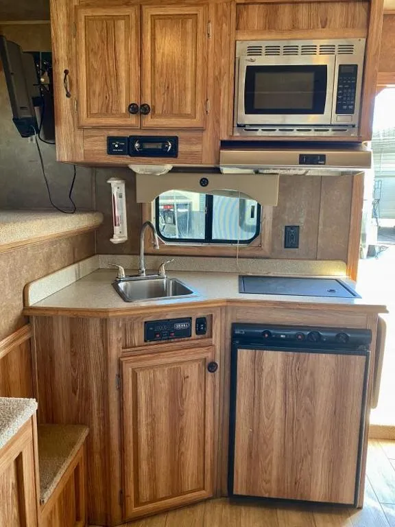 used Horse Trailers Exiss Trailers  for sale, in Galt, CA Thumbnail 8