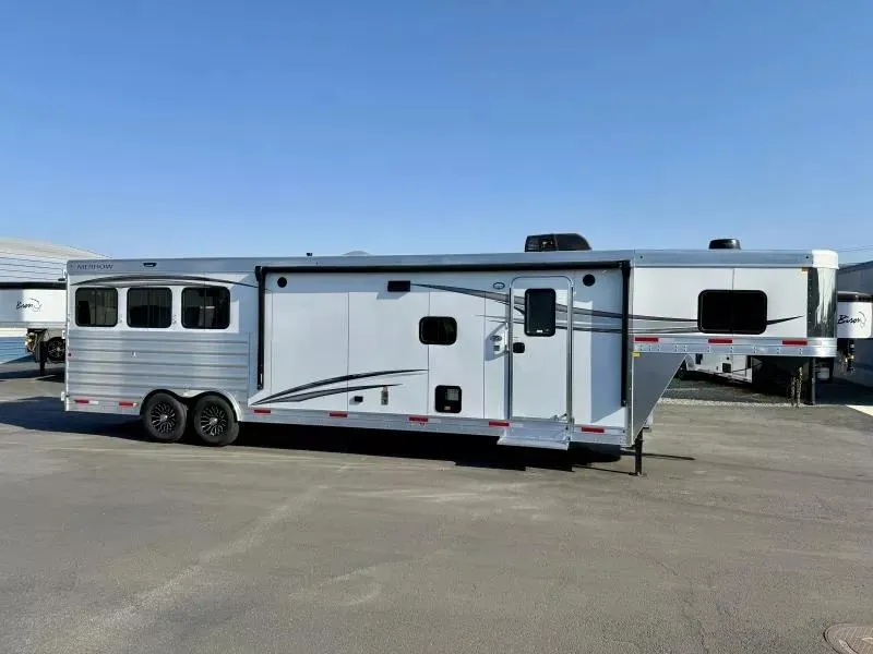 2025 Merhow Trailers Summit 8314 DA 3 Horse LQ Trailer