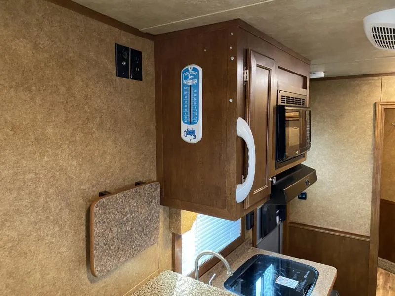 used Horse Trailers Exiss Trailers  for sale, in Galt, CA Thumbnail 7