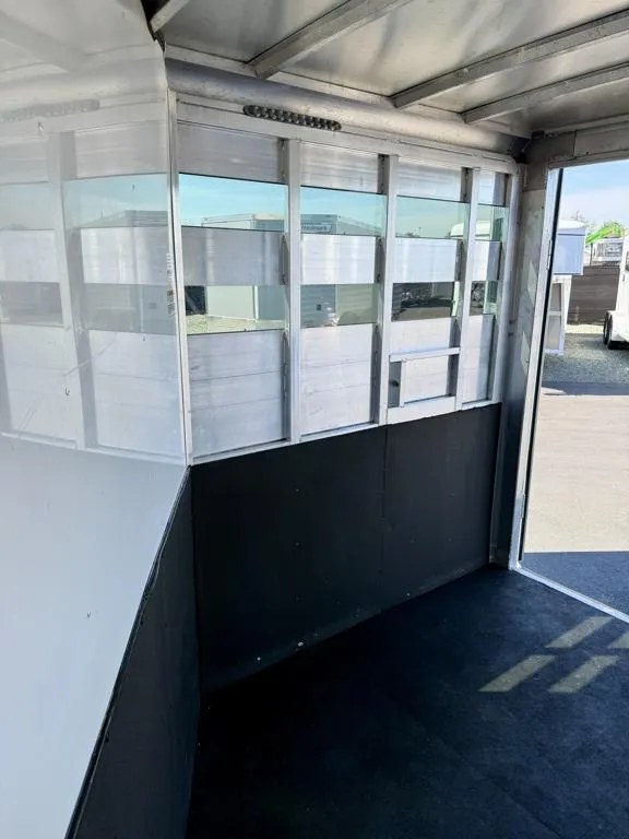 used Horse Trailers Sundowner Trailers  for sale, in Galt, CA Thumbnail 13