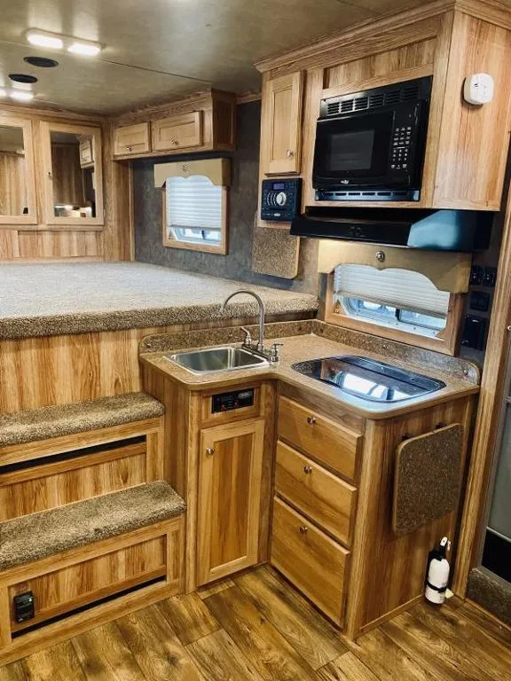 used Horse Trailers Exiss Trailers  for sale, in Galt, CA Thumbnail 10