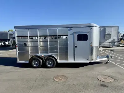 2027 Maverick 3 Horse Lite BP - 7'6" Tall