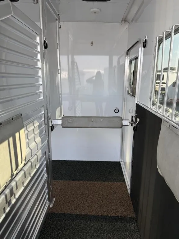 used Horse Trailers Featherlite  for sale, in Galt, CA Thumbnail 94