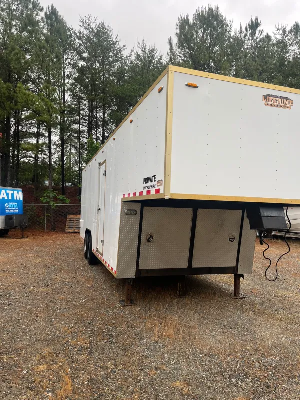 Enclosed trailer
