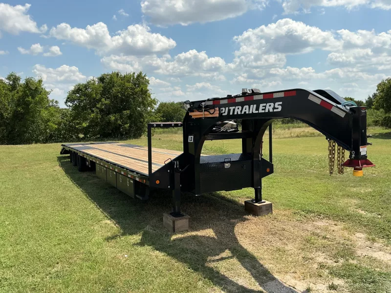 2025 PJ LD212 Gooseneck 40’ Flatbed