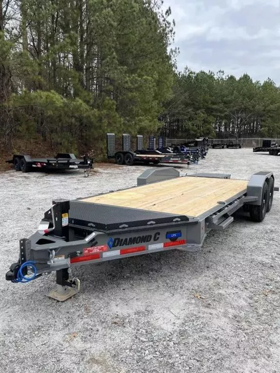 Diamond C 18'x82" Equipment  14.9k GVWR  Max Ramps LPX207 2026