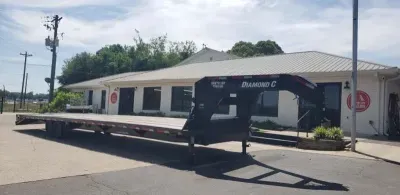2025 Diamond C 8.5x40' Equipment, non-CDL, 5' Dove/Max Ramps FMAX208