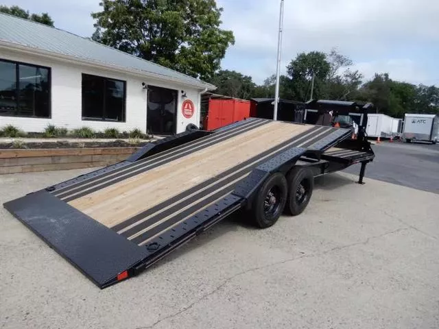 Diamond C 8.5'x24' Equipment  18' Tilt  Gooseneck HXD210 2025