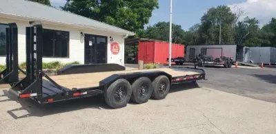 2026 Diamond C 82'x22' Equipment, Triple Axle, 24k GVWR, Flip Ramps LPX307