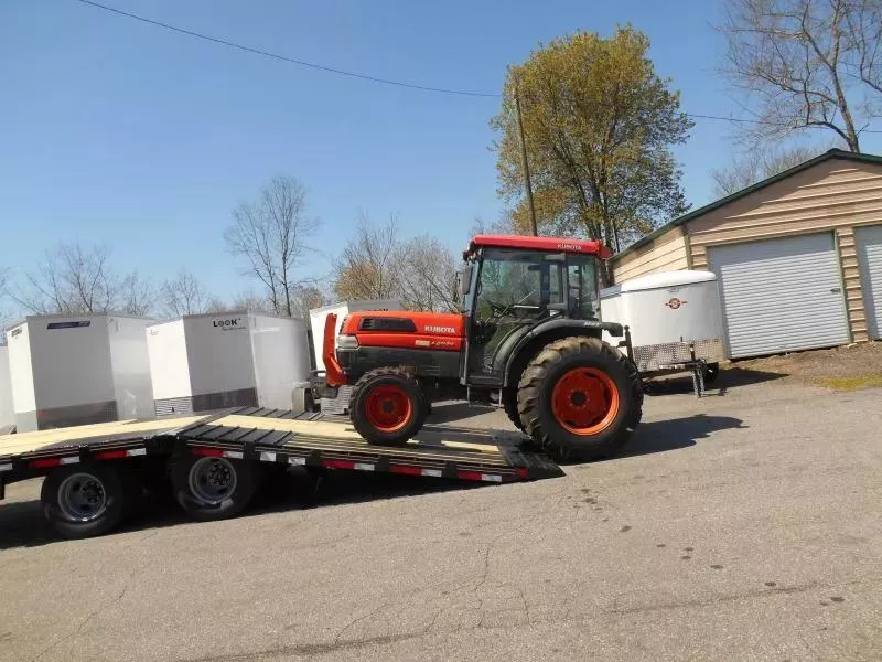 Diamond C FMAX210 8.5'x30' Equipment w/Hyd. Dove Tail