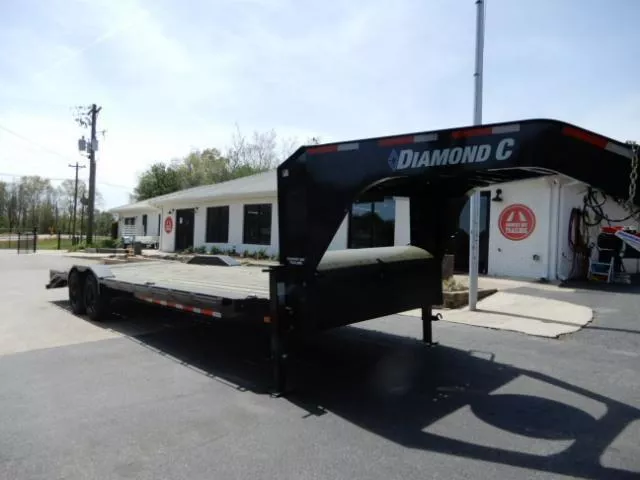Diamond C  8.5x26' Gooseneck  36" Dove & X-ramps LPX210 2023 - Used