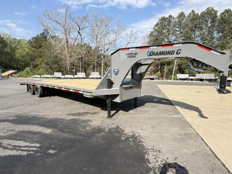 2026 Diamond C 8.5x32' Gooseneck, 25900 GVWR, Hydraulic Dove & Jacks, FMAX212HDT
