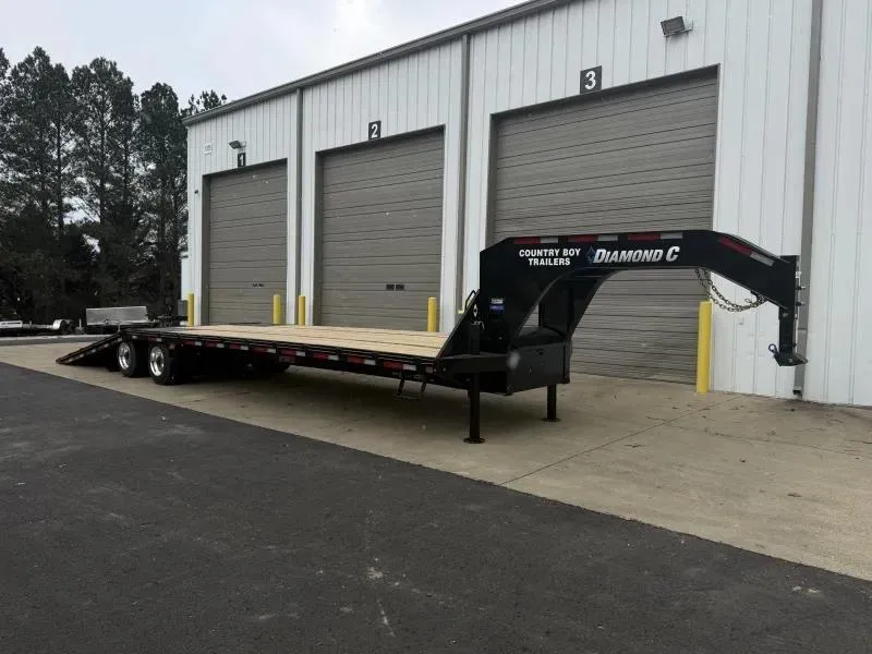 2026 Diamond C 8.5x35' Gooseneck, 12' Hydraulic Dove & Jacks, 25900 GVWR FMAX212 HDT