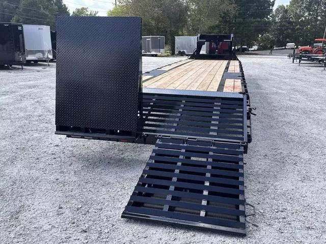 Diamond C 8.5x40' Gooseneck Hot-Shot non-CDL w/ Max Ramps 2026 in ...