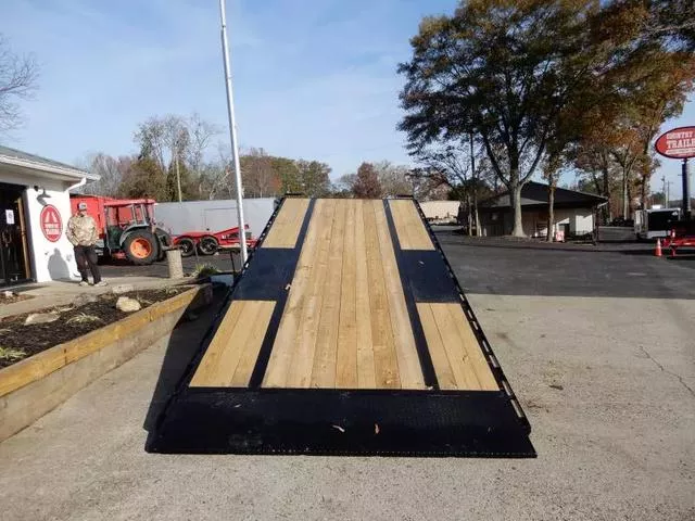 Diamond C 8.5X24 Equipment  Full Bed Power Tilt DET207 2026