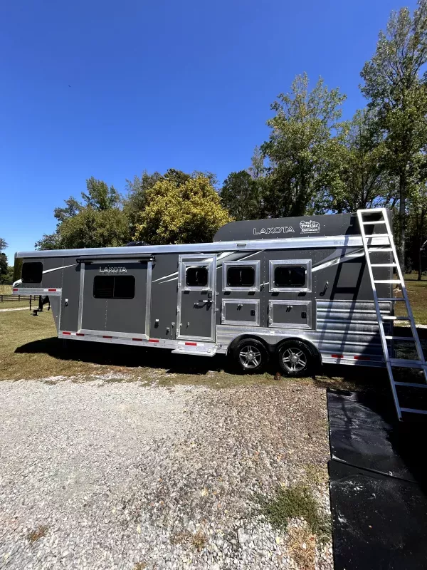 2022 Lakota Charger C8311RK