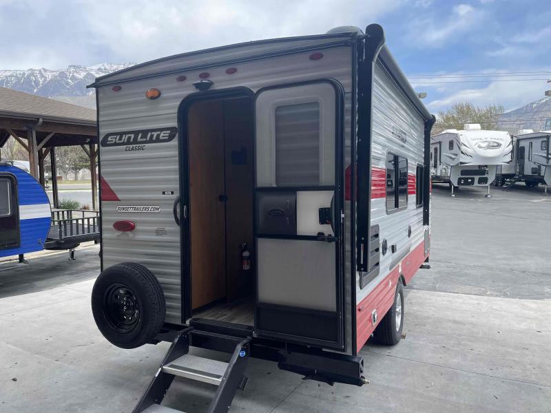 2021 Sunset Park RV Mfg. Sunlite Classic 18TB Travel Trailer RV 2021 Sunset Park RV Mfg. Sunlite Classic 18TB Travel Trailer RV