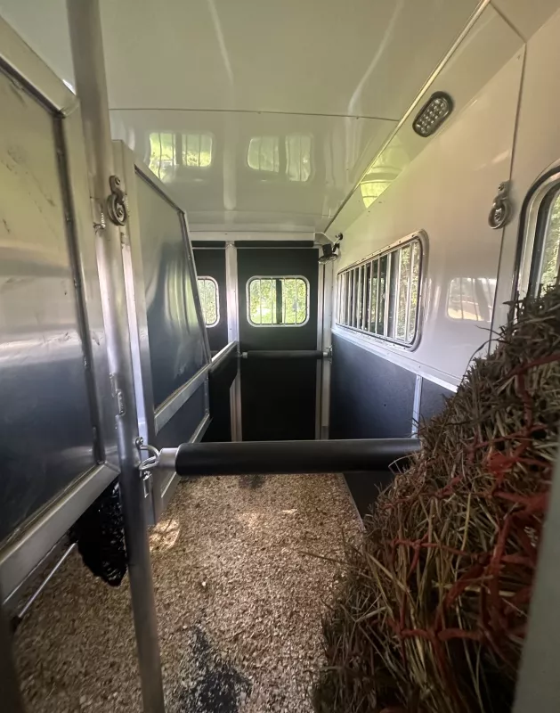 used Horse Trailers Shadow Trailers  for sale, in Frederick, MD Thumbnail 5