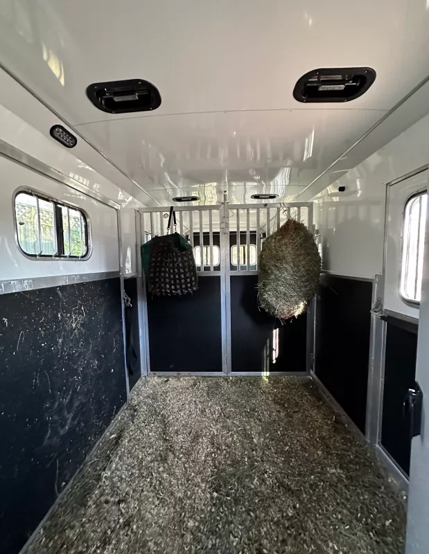 used Horse Trailers Shadow Trailers  for sale, in Frederick, MD Thumbnail 4