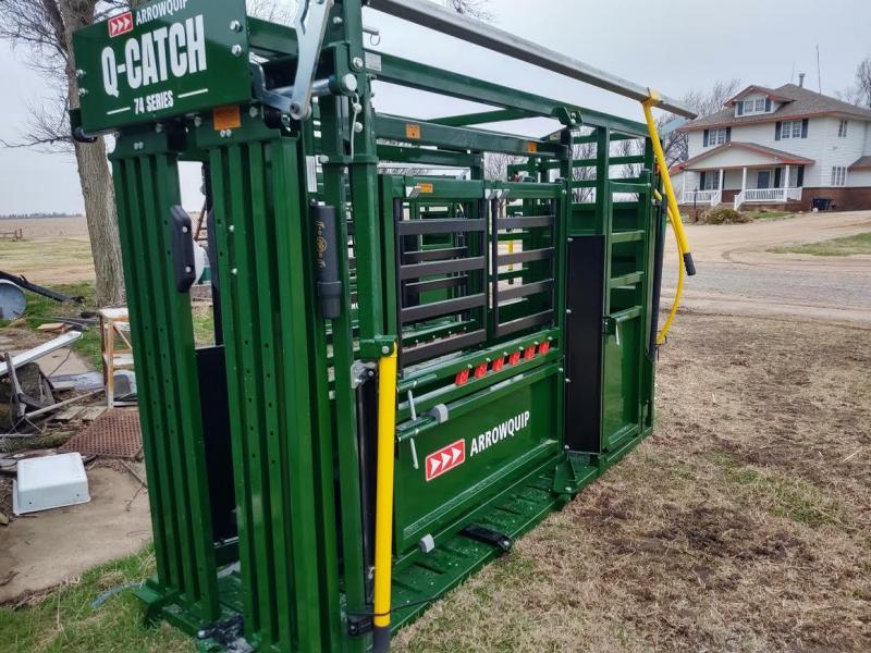 2021 Arrowquip 7400 LH Chute Vet Livestock 2021 Arrowquip 7400 LH Chute Vet Livestock