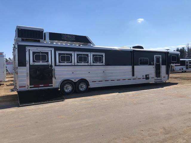 2015 Logan Coach 4H LQ Horse Trailer 2015 Logan Coach 4H LQ Horse Trailer