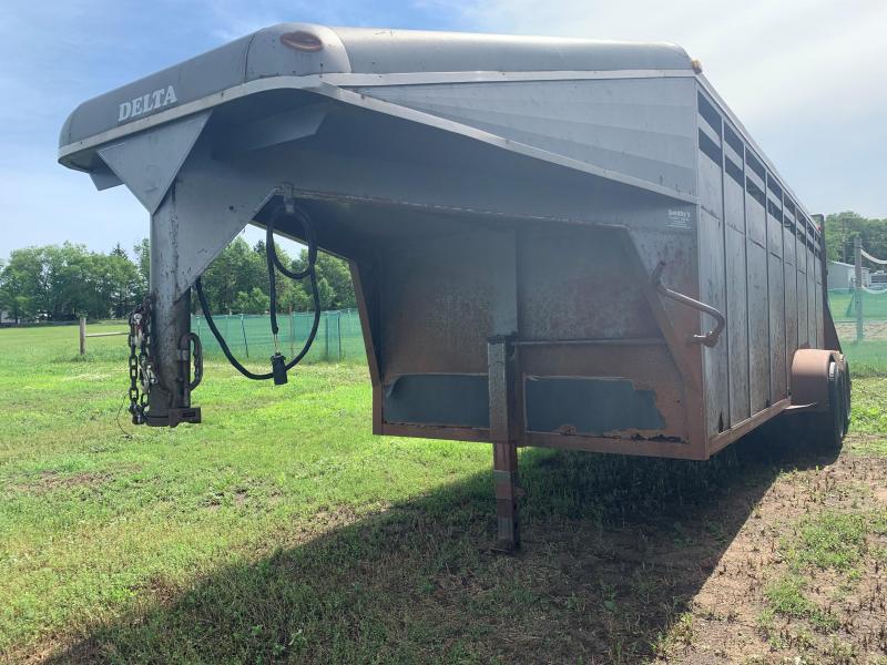 1992 Delta Manufacturing Delta Livestock Trailer 1992 Delta Manufacturing Delta Livestock Trailer