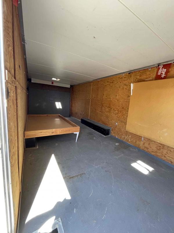 2003 Interstate 30' Cargo / Enclosed Trailer 2003 Interstate 30' Cargo / Enclosed Trailer