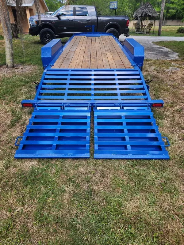 2023 Diamond C 22ft LPX Trailer (208 18K GVWR)