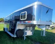 2016 Featherlite Trailers 3 HORSE GOOSENECK LIVING QUARTERS 