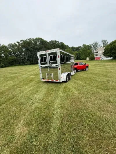 2011 EBY Pacesetter Horse & Livestock