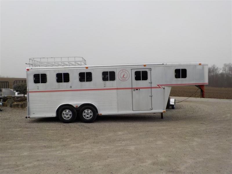 1993 Sooner 4-HORSE SLANT Livestock Trailer **USED** 1993 Sooner 4-HORSE SLANT Livestock Trailer **USED**
