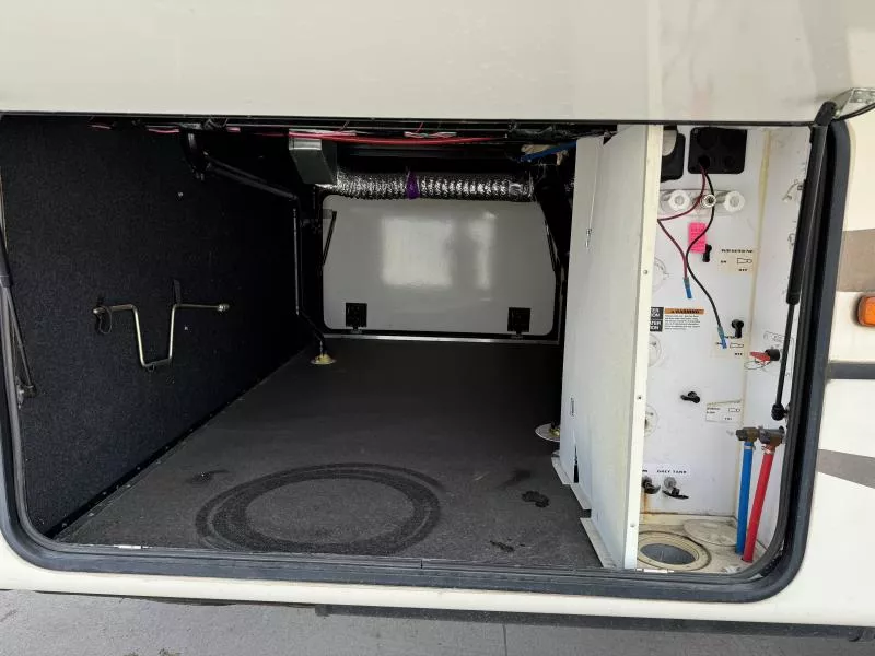 used Fifth Wheel Trailers Keystone RV Montana Legacy Edition for sale, in Fargo, ND Thumbnail 9