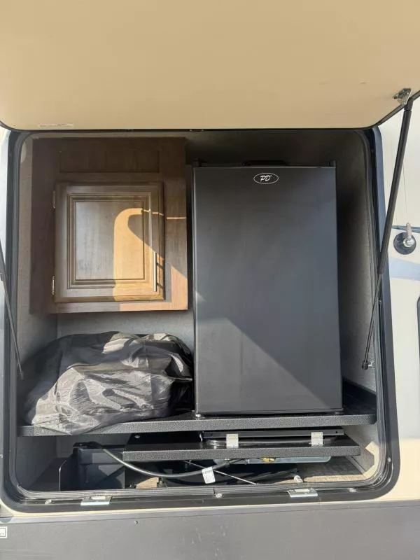 used Fifth Wheel Trailers Forest River  for sale, in Fargo, ND Thumbnail 4