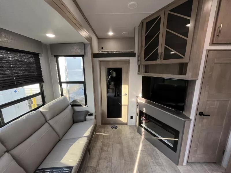 new Toy Haulers Grand Design RV Momentum for sale, in Fargo, ND Thumbnail 18