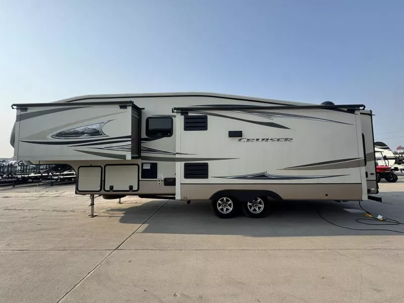 used Fifth Wheel Trailers CrossRoads RV  for sale, in Fargo, ND Thumbnail 2