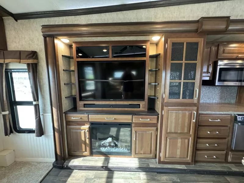 used Fifth Wheel Trailers Keystone RV Montana Legacy Edition for sale, in Fargo, ND Thumbnail 19