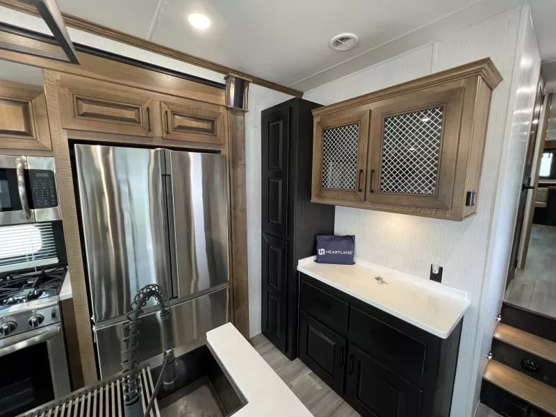 used Fifth Wheel Trailers Heartland RV Bighorn for sale, in Fargo, ND Thumbnail 18