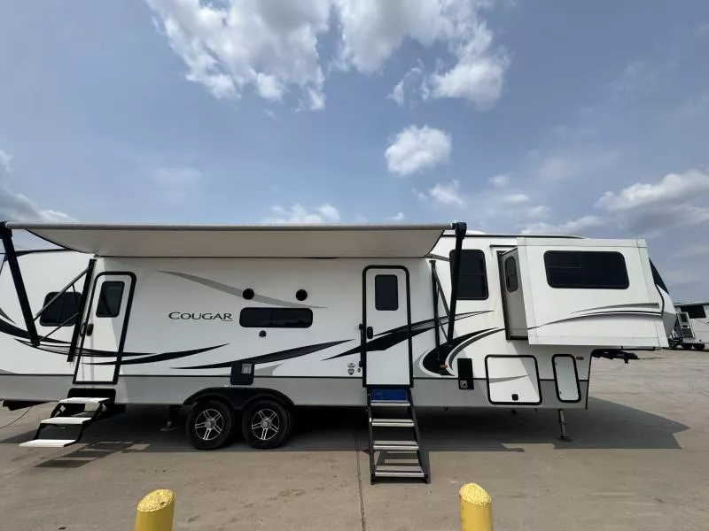 used Travel Trailers Keystone RV Keystone RV for sale, in Fargo, ND Thumbnail 2
