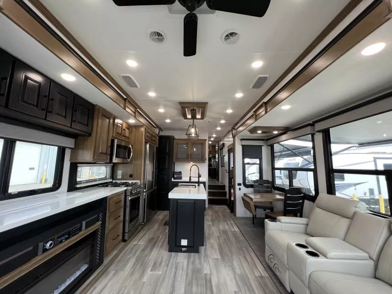 used Fifth Wheel Trailers Heartland RV Bighorn for sale, in Fargo, ND Thumbnail 17