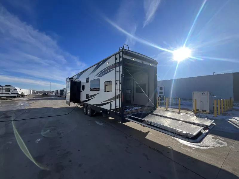used Fifth Wheel Trailers Jayco Talon for sale, in Fargo, ND Thumbnail 6
