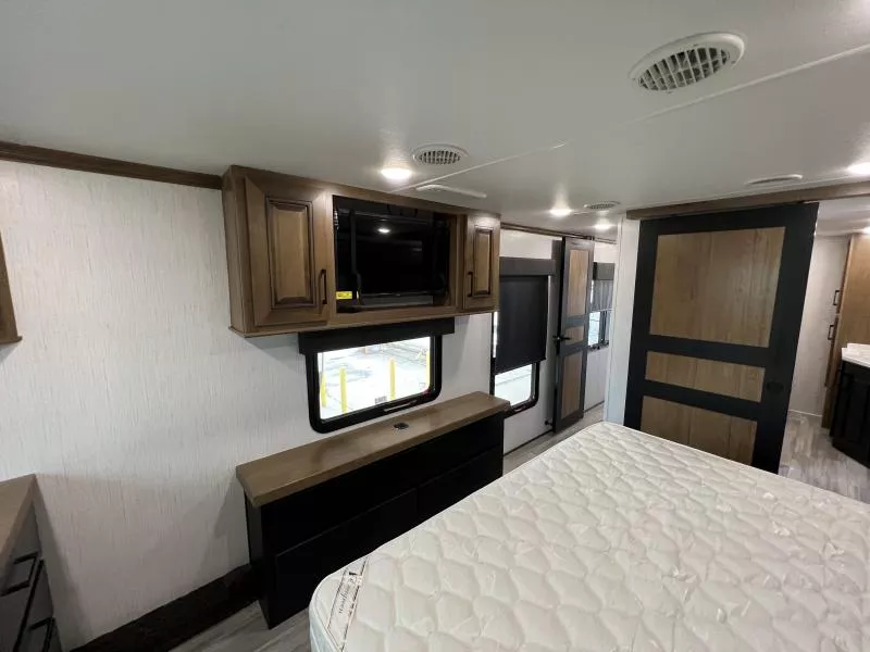 used Fifth Wheel Trailers Heartland RV Bighorn for sale, in Fargo, ND Thumbnail 22